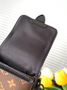 Louis Vuitton Shoulder Bag M82535