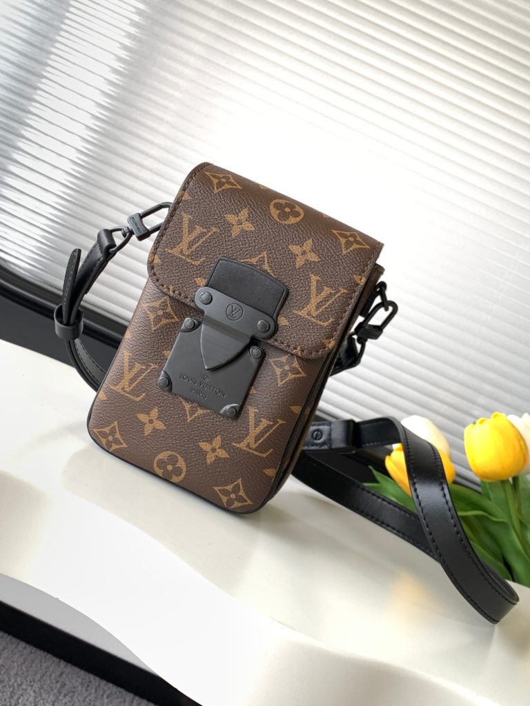 Louis Vuitton Shoulder Bag M81522