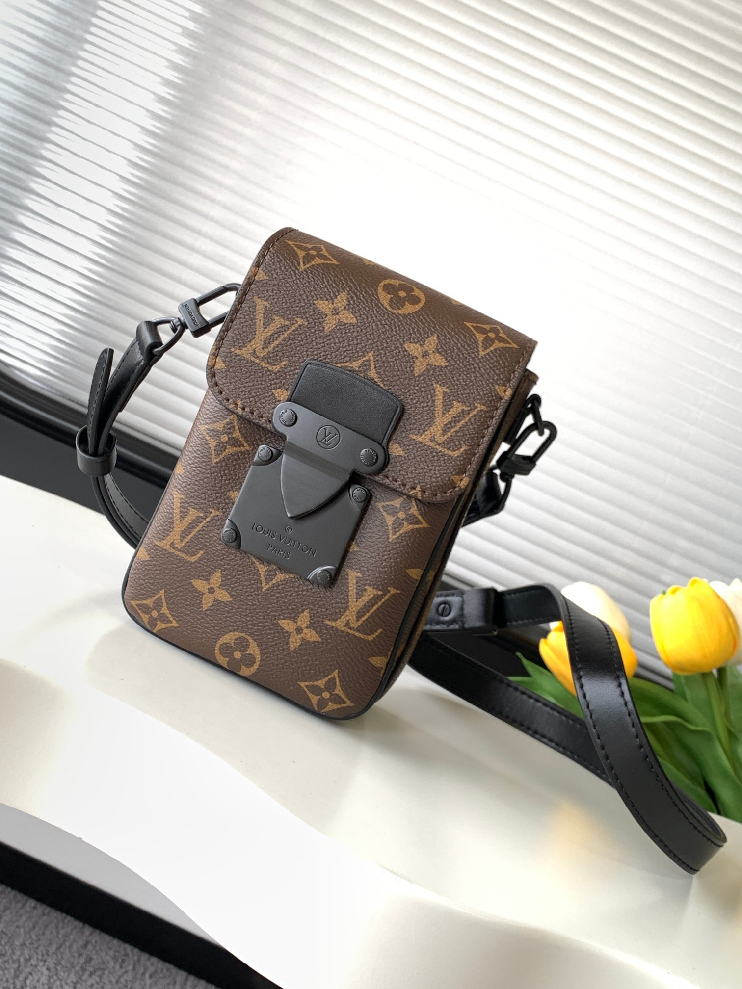 Louis Vuitton Shoulder Bag M81522