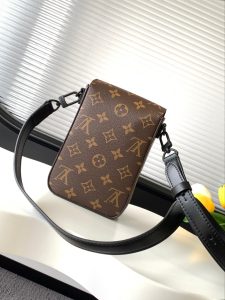 Louis Vuitton Shoulder Bag M81522