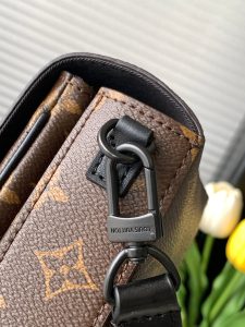 Louis Vuitton Shoulder Bag M81522