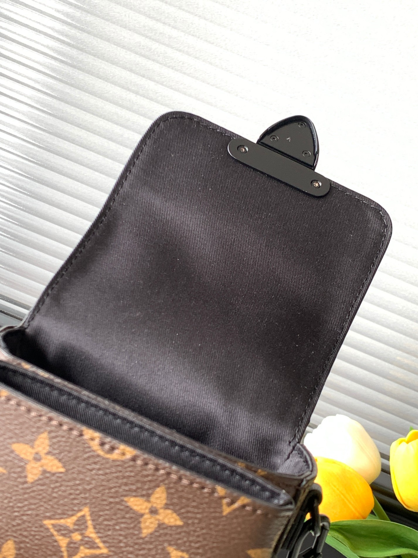 Louis Vuitton Shoulder Bag M81522