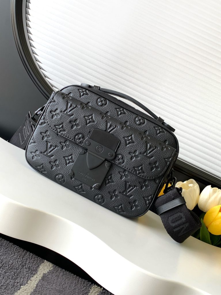 Louis Vuitton Messenger Bag M58489 in Black