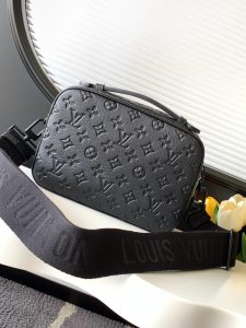 Louis Vuitton Messenger Bag M58489 in Black