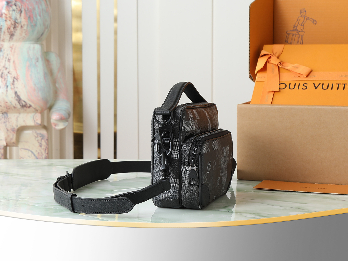 Louis Vuitton Messenger Bag M14988 in Black