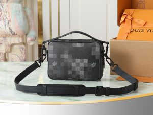 Louis Vuitton Messenger Bag M14988 in Black