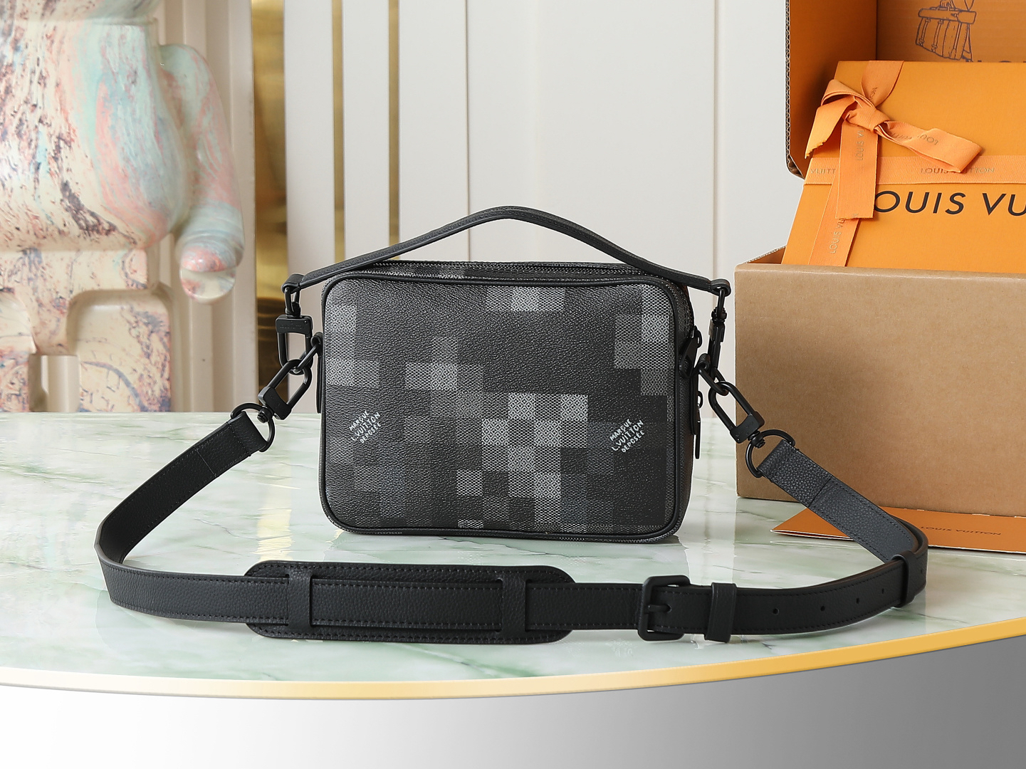 Louis Vuitton Messenger Bag M14988 in Black
