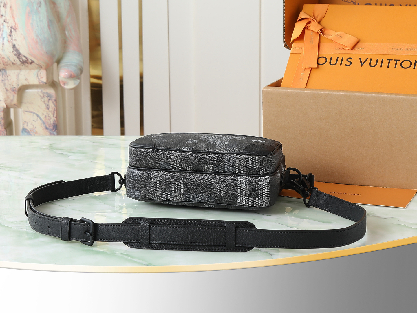 Louis Vuitton Messenger Bag M14988 in Black