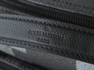Louis Vuitton Messenger Bag M14988 in Black