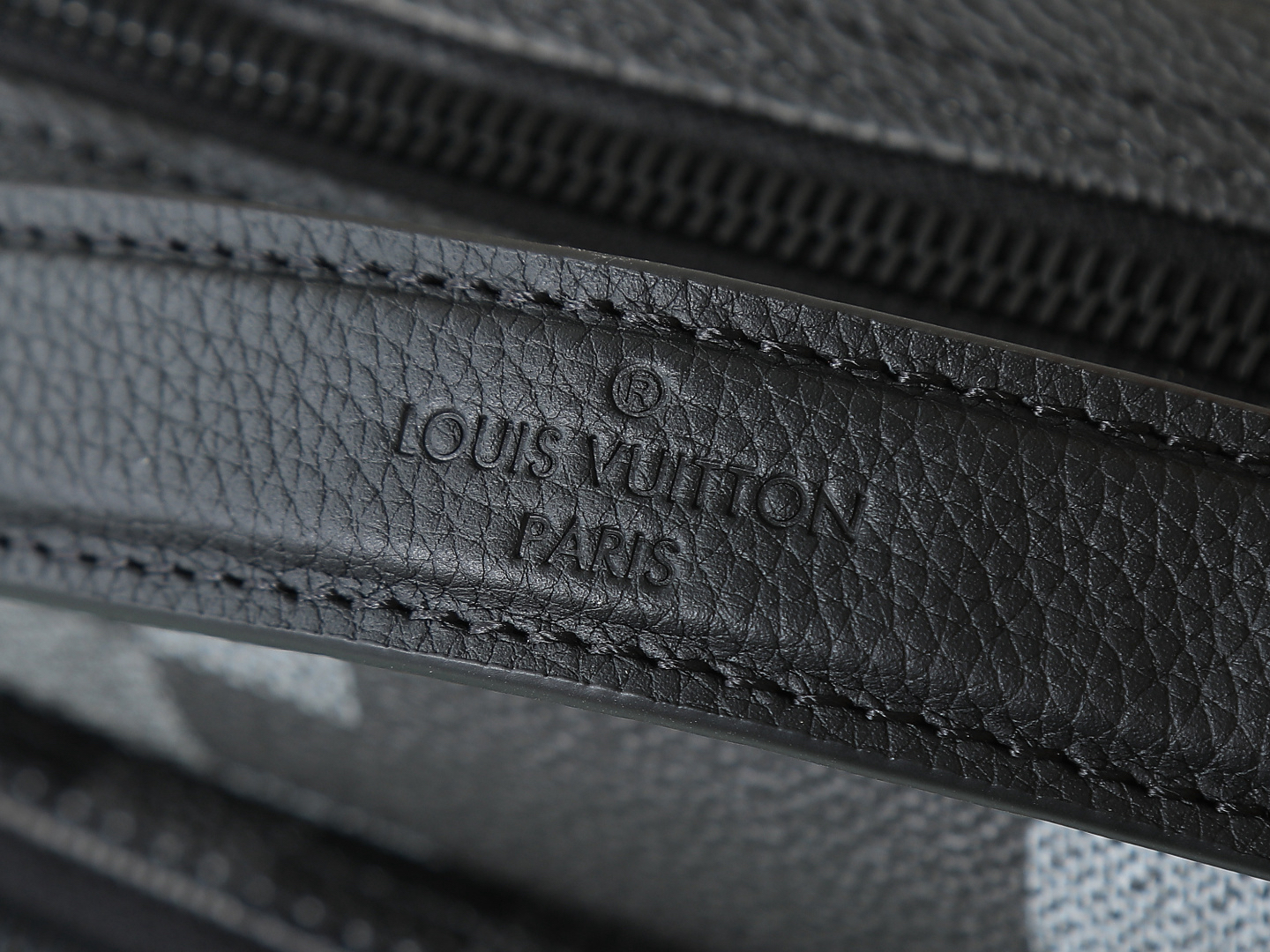 Louis Vuitton Messenger Bag M14988 in Black