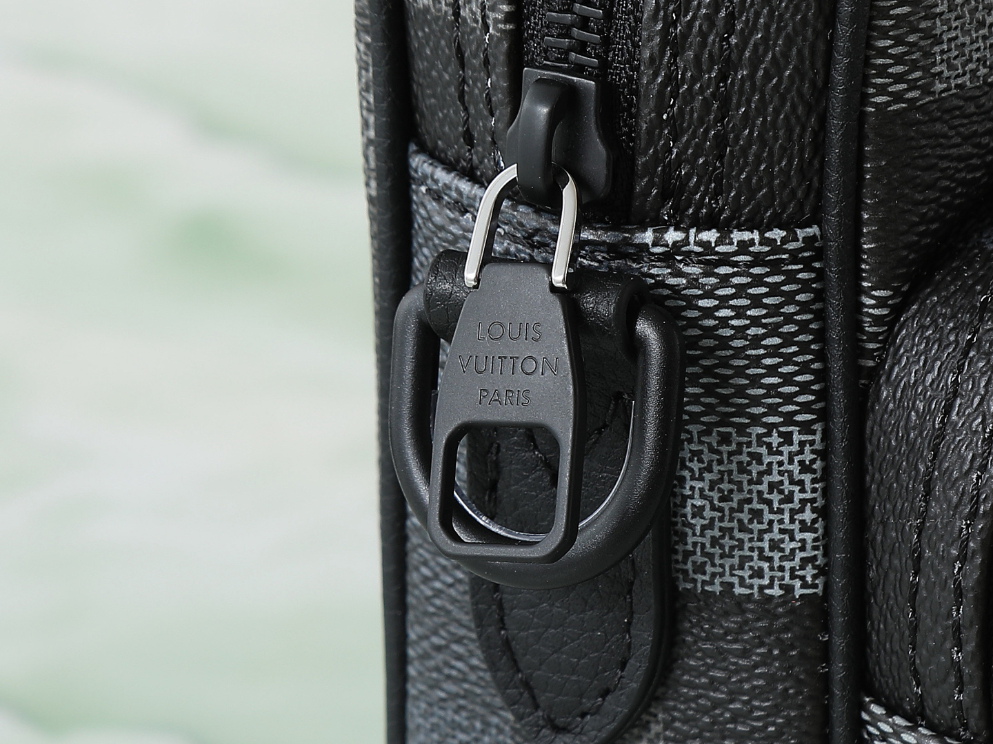 Louis Vuitton Messenger Bag M14988 in Black