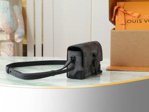 Louis Vuitton Shoulder Bag M14923 in Black