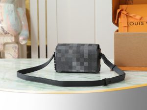 Louis Vuitton Shoulder Bag M14923 in Black