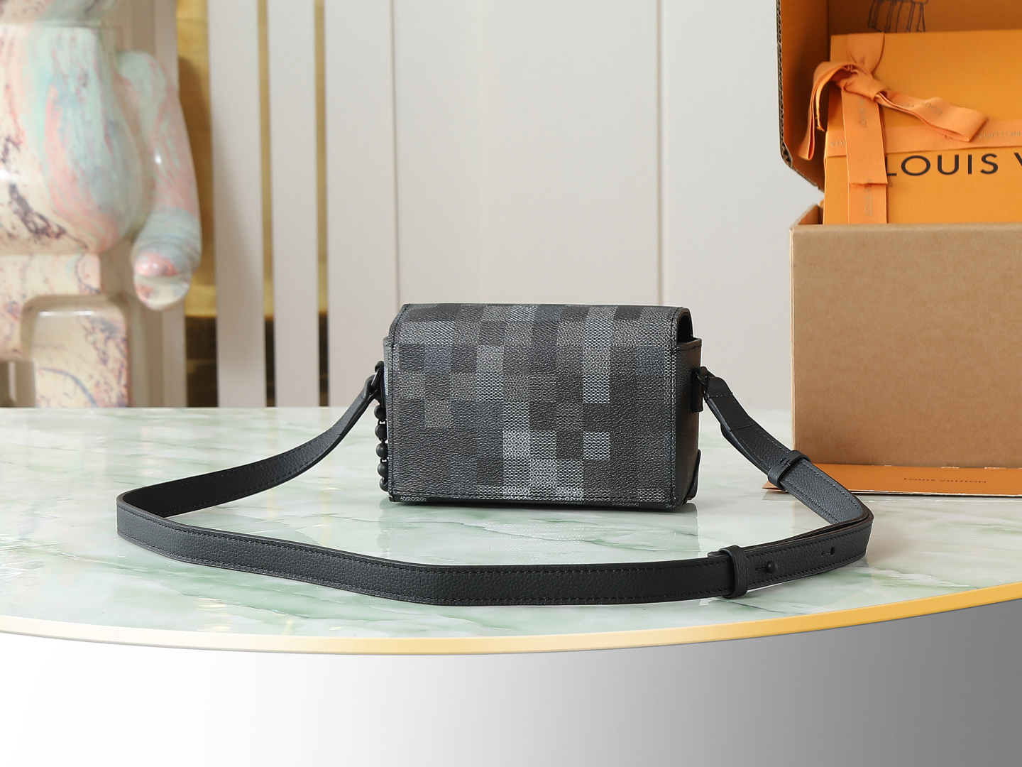 Louis Vuitton Shoulder Bag M14923 in Black