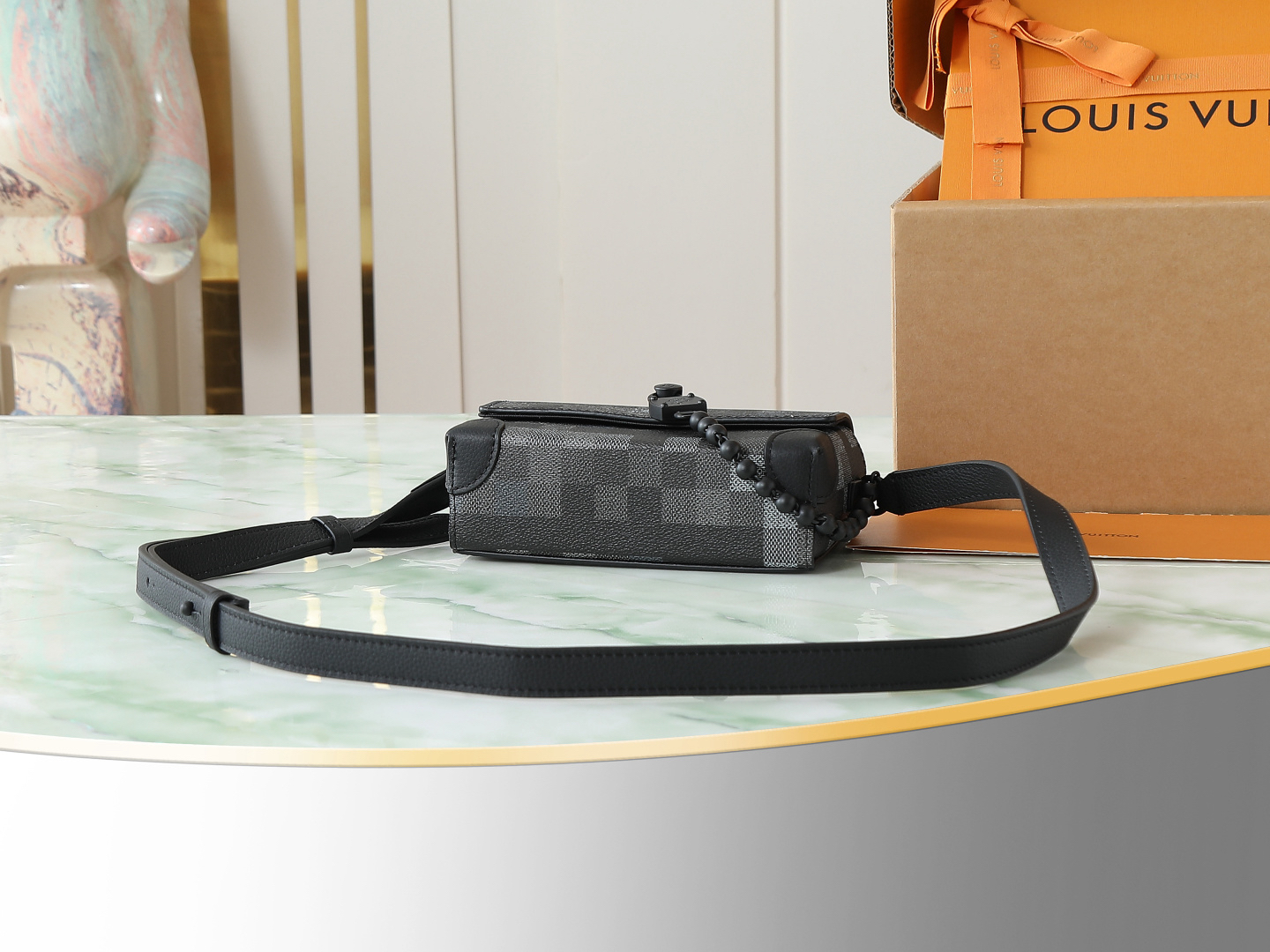 Louis Vuitton Shoulder Bag M14923 in Black