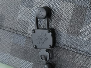 Louis Vuitton Shoulder Bag M14923 in Black