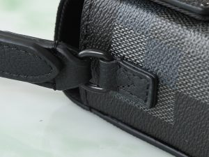 Louis Vuitton Shoulder Bag M14923 in Black