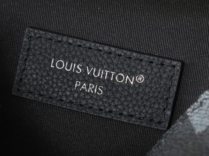Louis Vuitton Shoulder Bag M14923 in Black