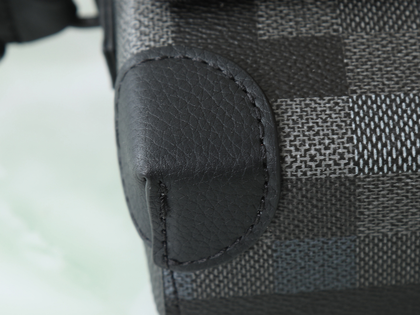 Louis Vuitton Shoulder Bag M14923 in Black