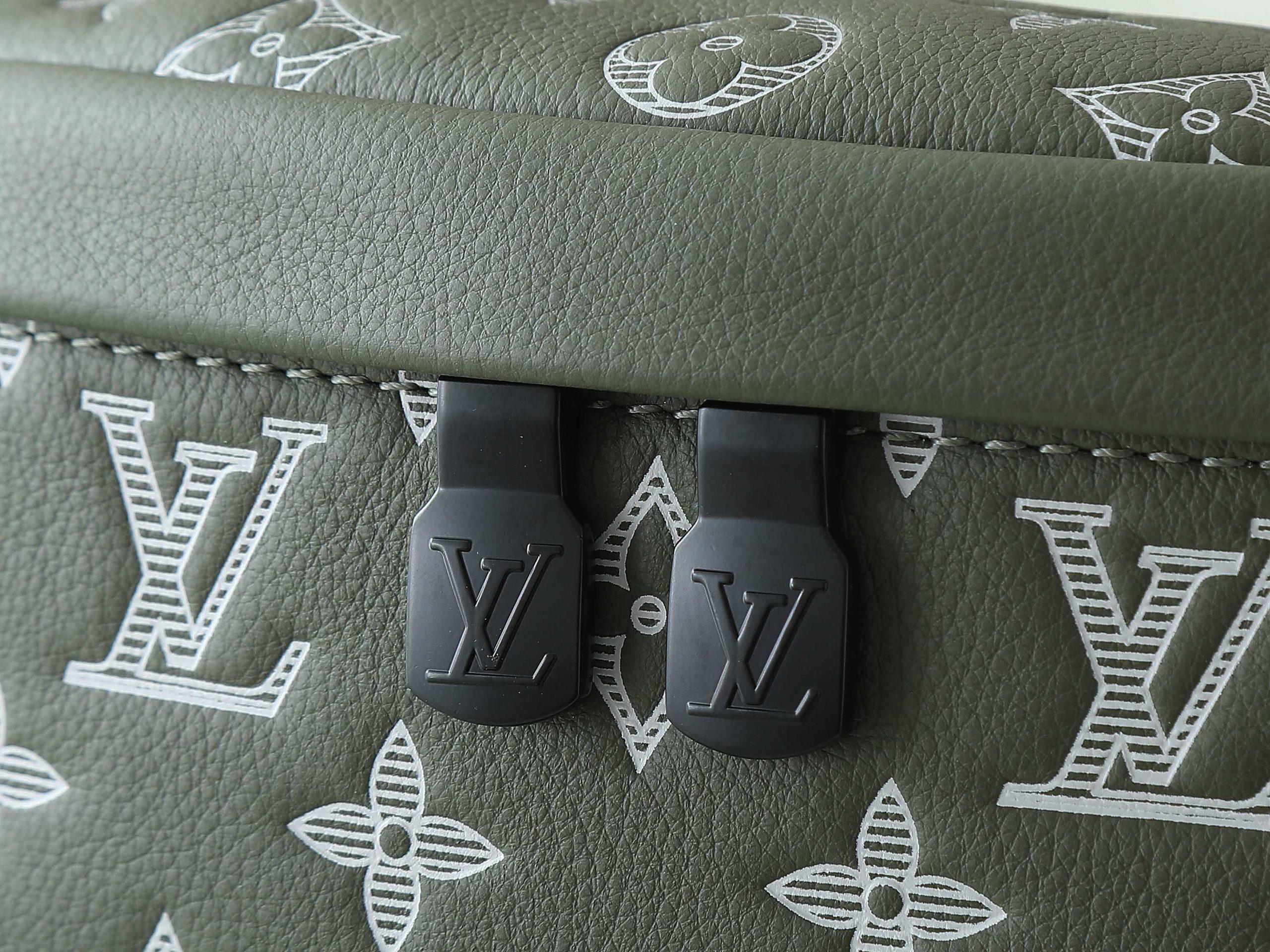 Louis Vuitton Card Holder M12508