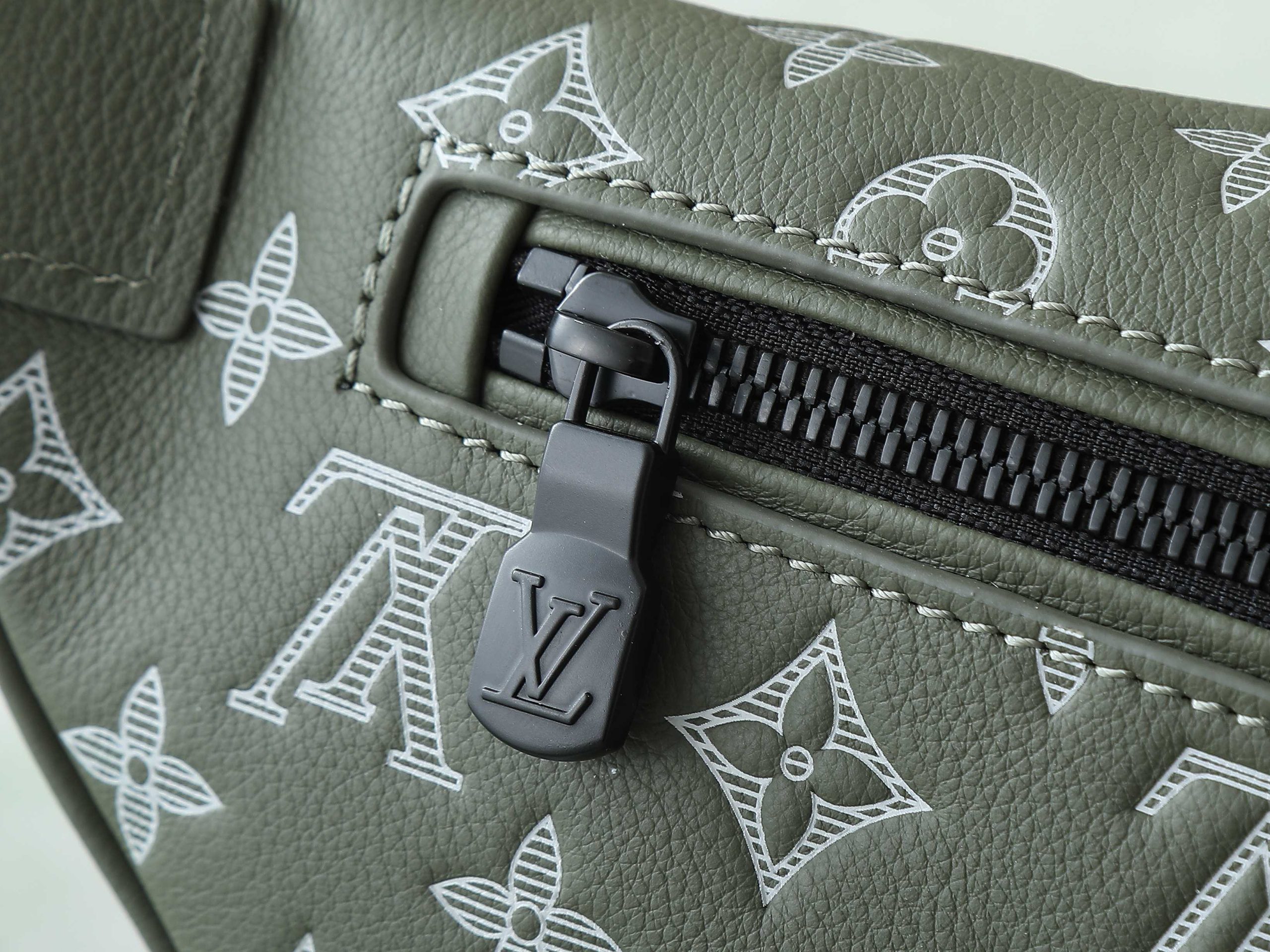Louis Vuitton Card Holder M12508