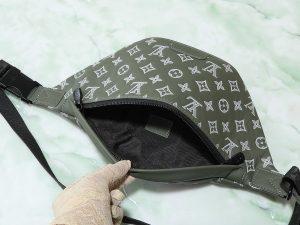 Louis Vuitton Card Holder M12508