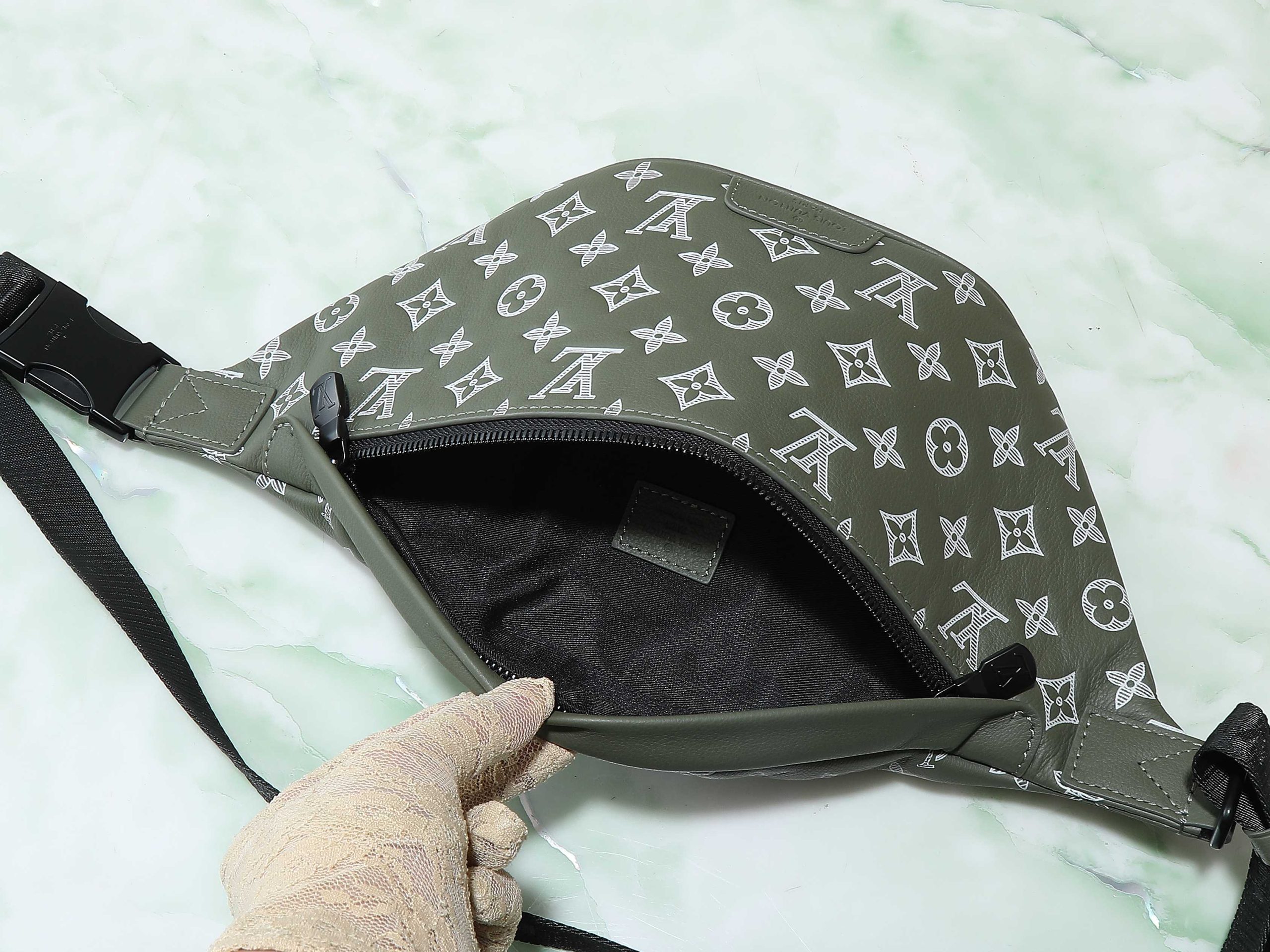 Louis Vuitton Card Holder M12508