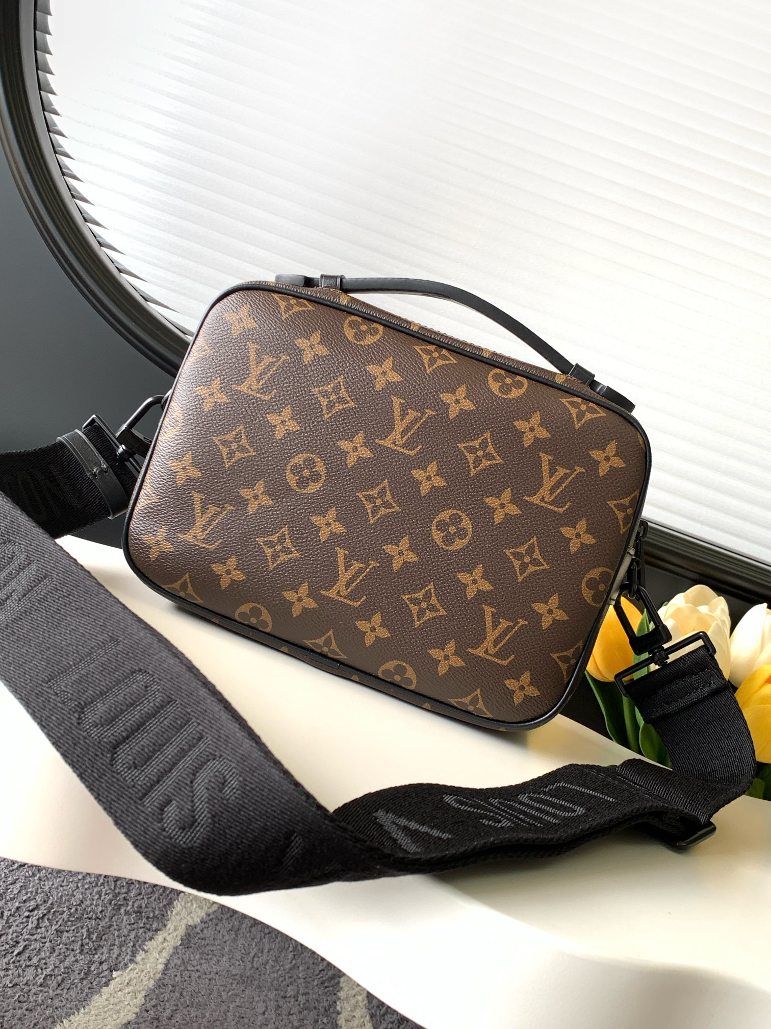 Louis Vuitton Messenger Bag M58489 in Black