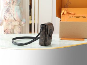Louis Vuitton Shoulder Bag M81522