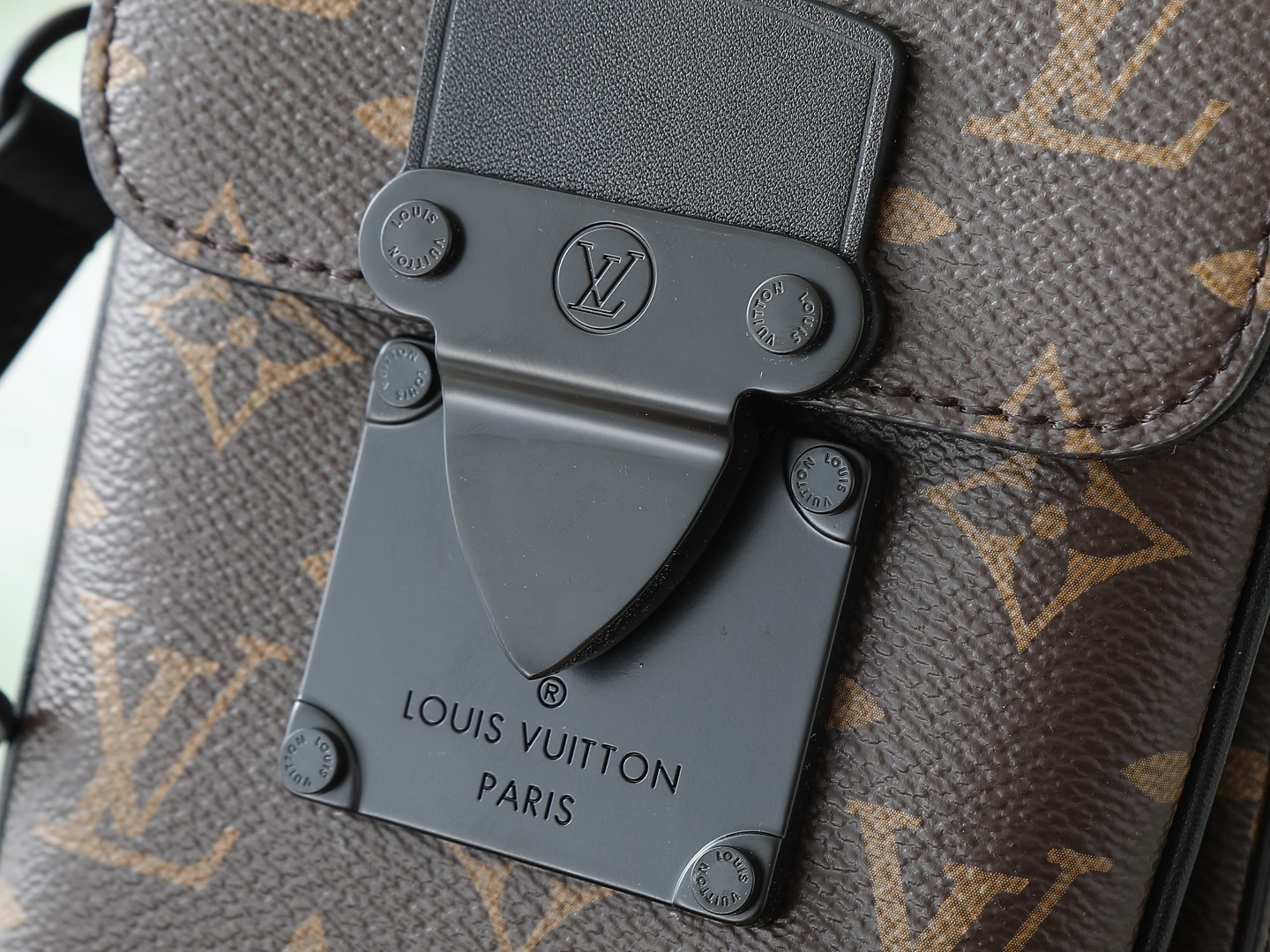 Louis Vuitton Shoulder Bag M81522