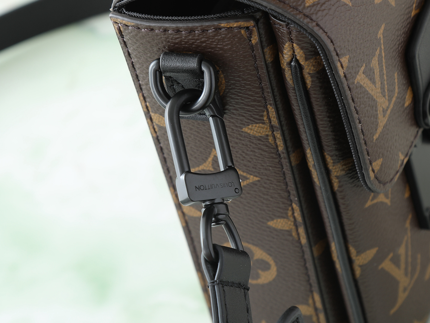 Louis Vuitton Shoulder Bag M81522