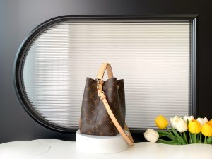 Louis Vuitton Bucket Bag M46581