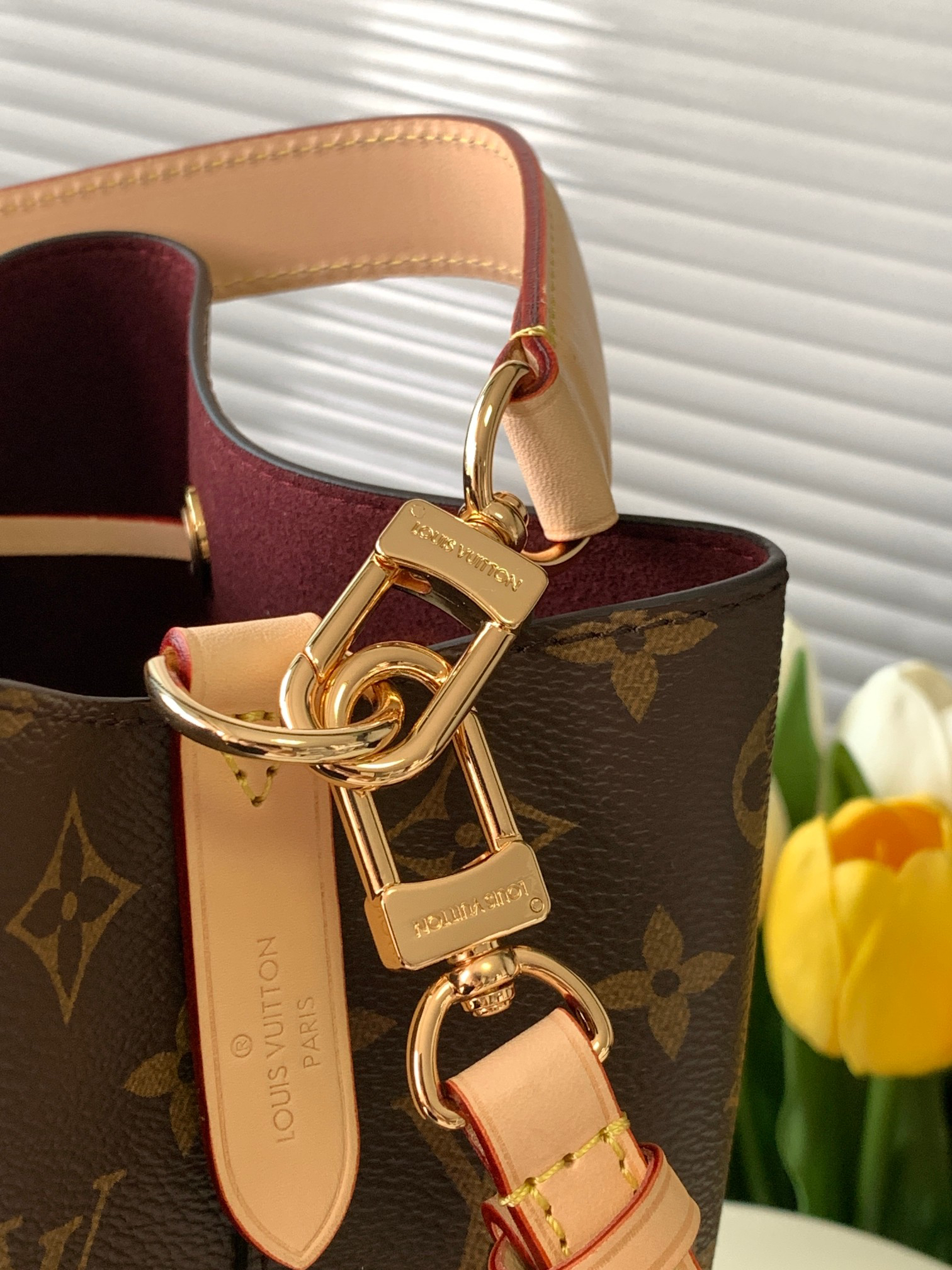 Louis Vuitton Bucket Bag M46581