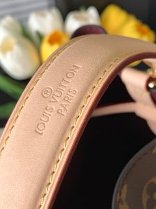 Louis Vuitton Bucket Bag M46581