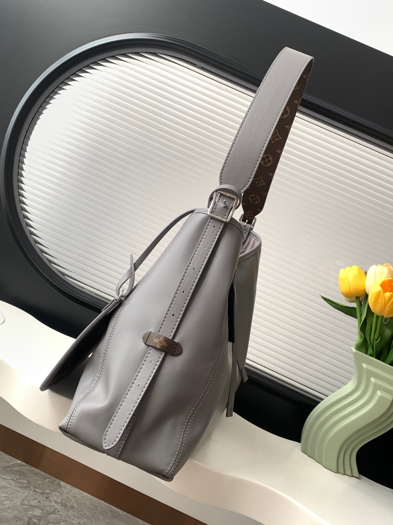 Louis Vuitton Handbag M12583