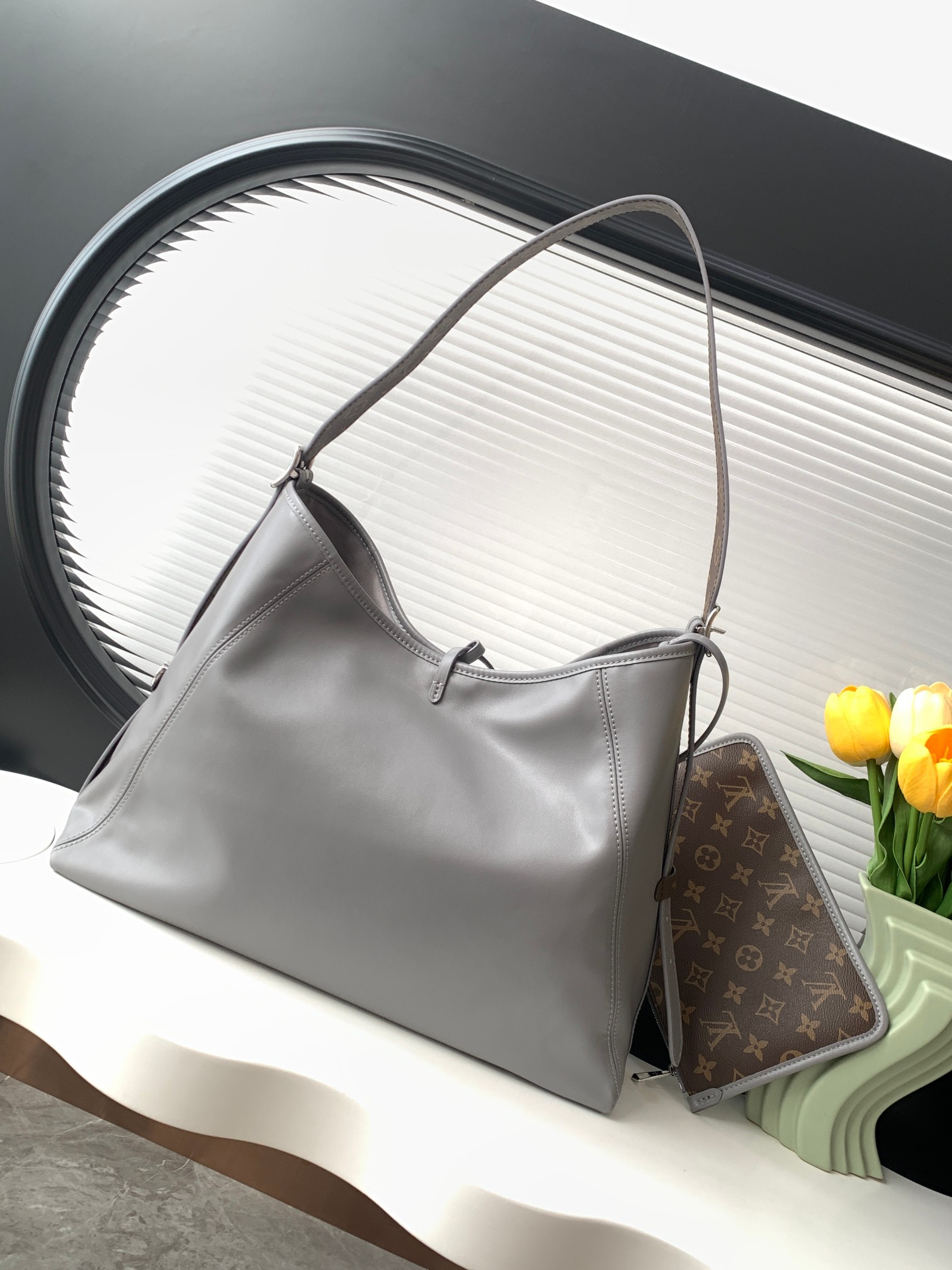 Louis Vuitton Handbag M12583
