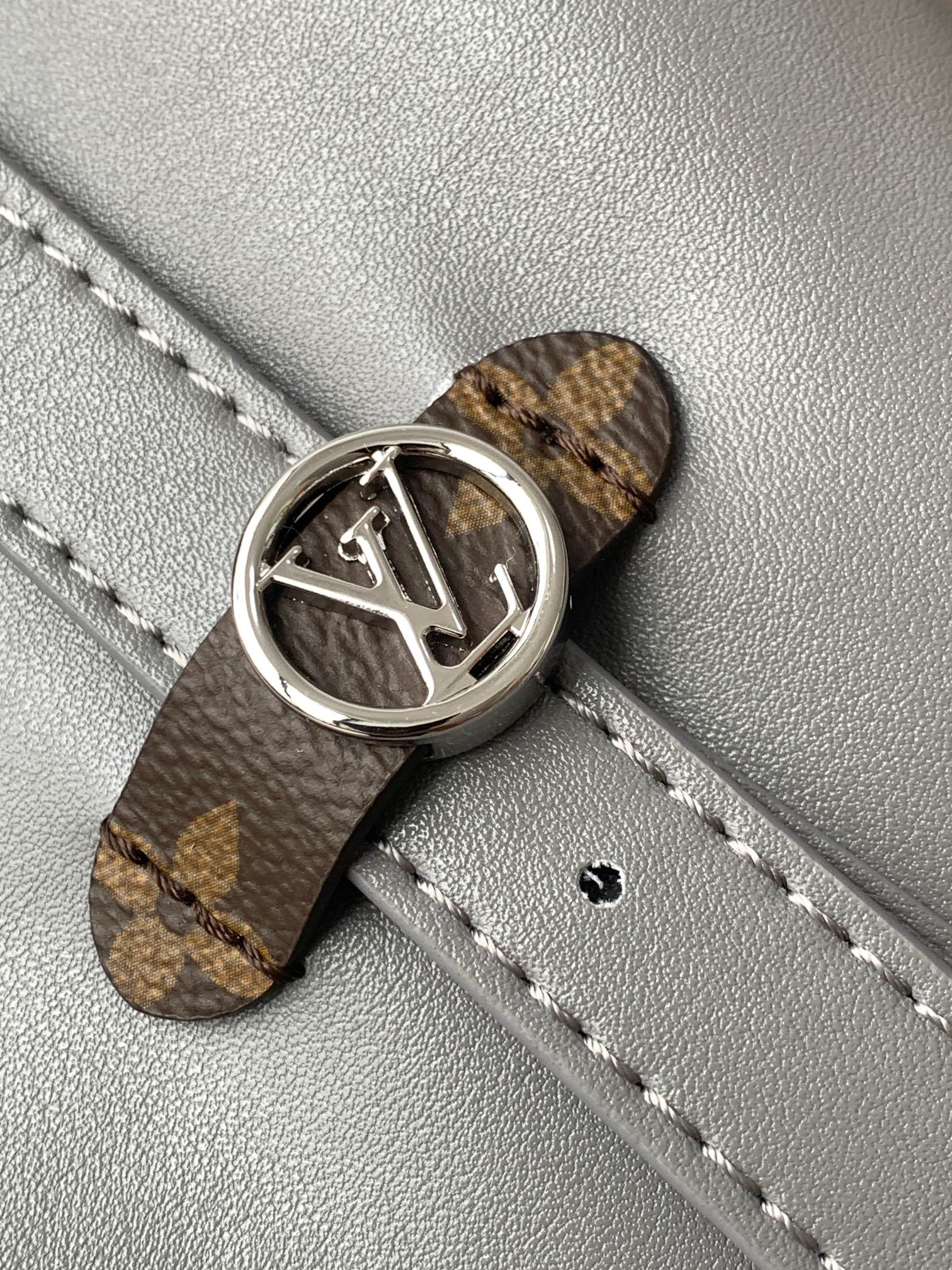 Louis Vuitton Handbag M12583