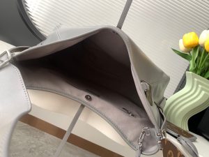 Louis Vuitton Handbag M12583