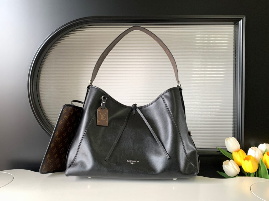Louis Vuitton Handbag M25143