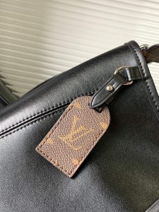 Louis Vuitton Handbag M25143