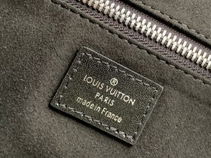 Louis Vuitton Handbag M25143