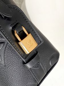 Louis Vuitton Handbag M13480 in Black