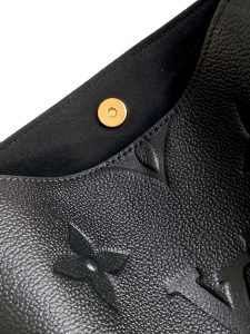 Louis Vuitton Handbag M13480 in Black