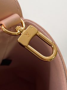 Louis Vuitton Handbag M13480 in Black
