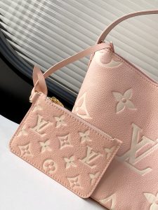 Louis Vuitton Handbag M13480 in Black