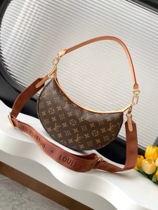 Louis Vuitton Shoulder Bag M12939