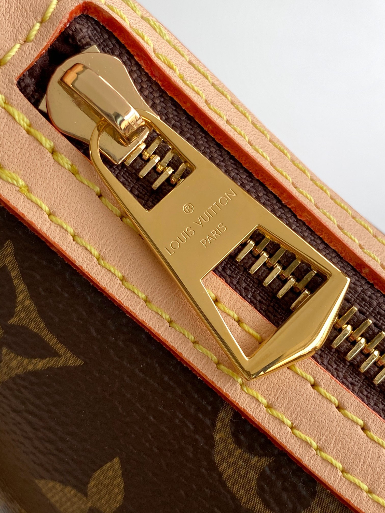 Louis Vuitton Shoulder Bag M12939
