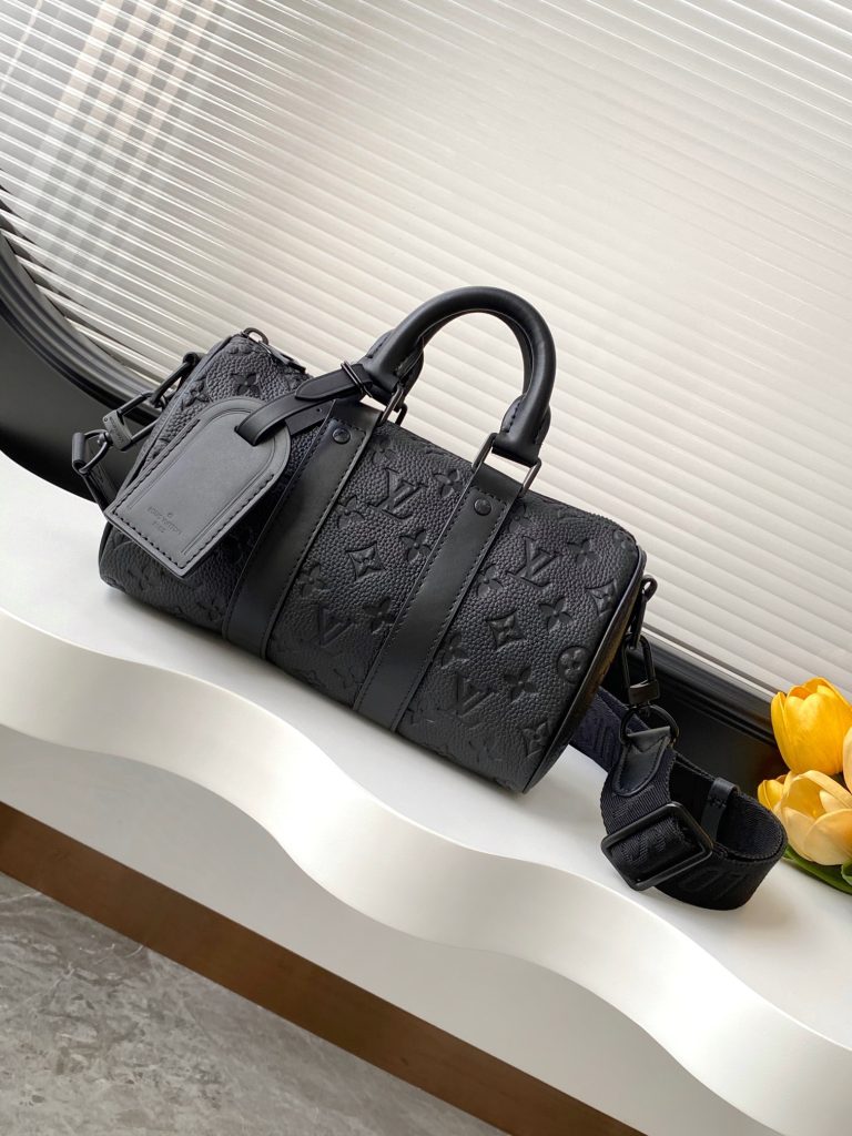 Louis Vuitton Handbag M20900