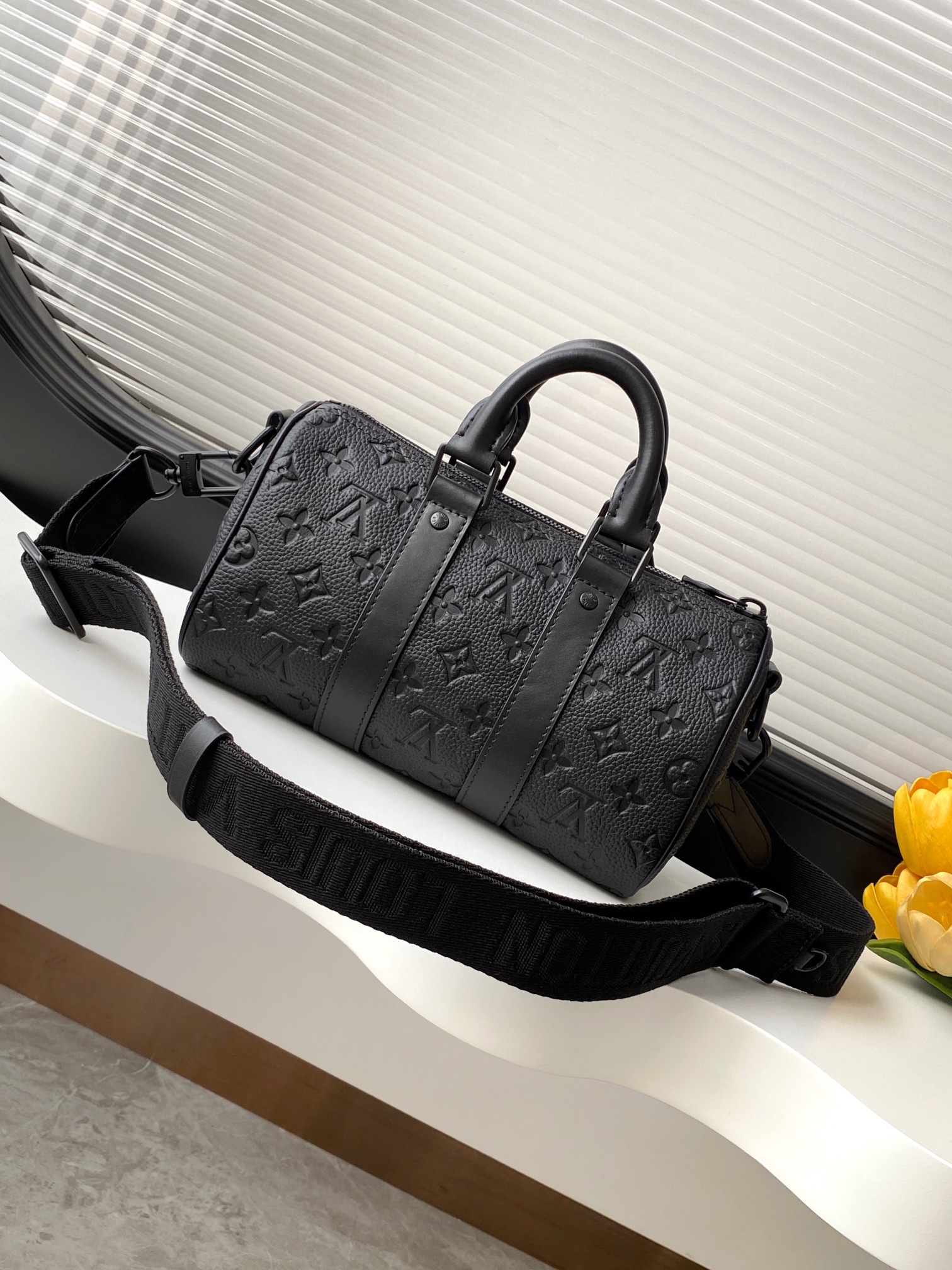 Louis Vuitton Handbag M20900