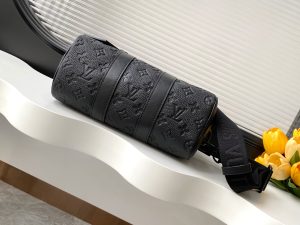 Louis Vuitton Handbag M20900